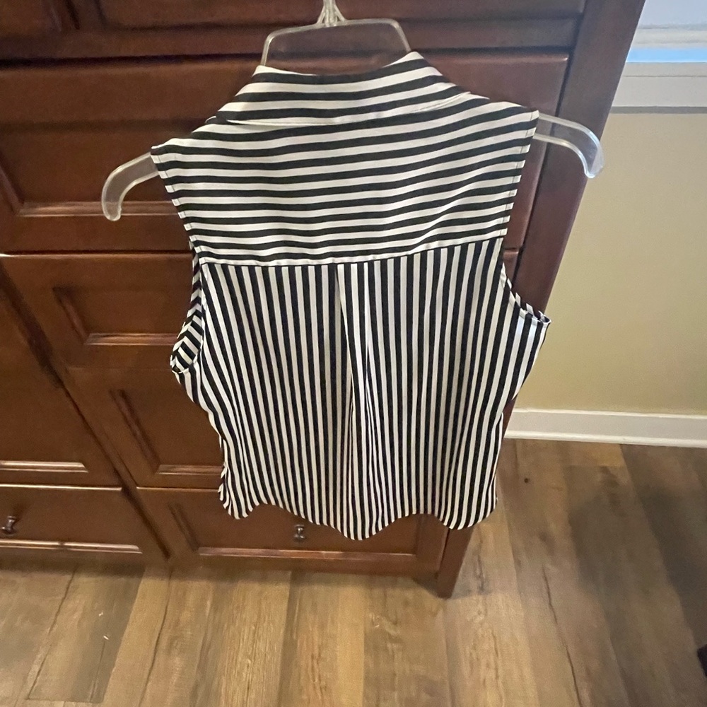 Express Black and White Striped Sleeveless Top - Picture 2 of 4